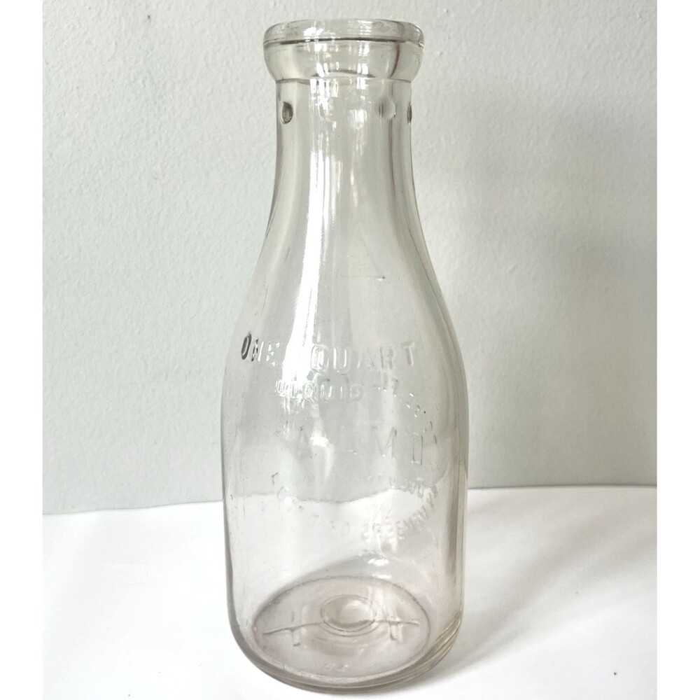 1928 Quart Embossed Milk Bottle DMDA Dairy Association DULUTH MINNESOTA MINN MN